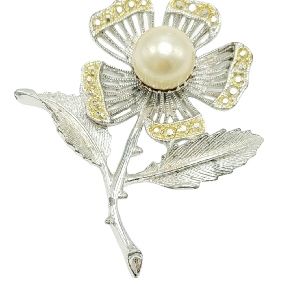 Sarah Coventry vintage brooch Silver Tone flower rhinestones and imitation pearl - Picture 5 of 5